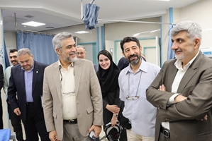 بازدید مدیران وزارت بهداشت و دانشگاه علوم پزشکی تهران از پشت صحنه سریال «تیم درمان» در بیمارستان شهدای اسلامشهر